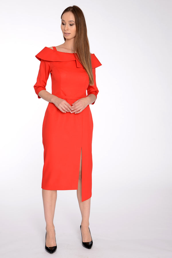 Asymetryczna nowoczesna suknia z rękawami