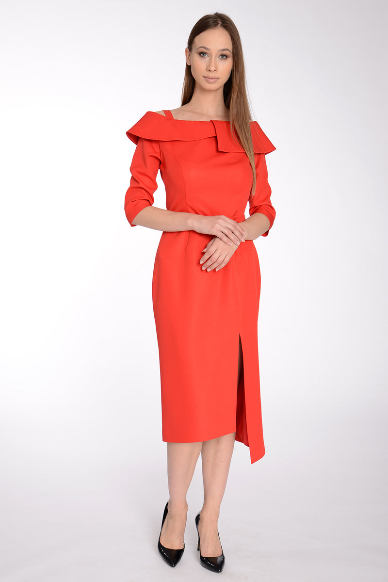 Asymetryczna nowoczesna suknia z rękawami