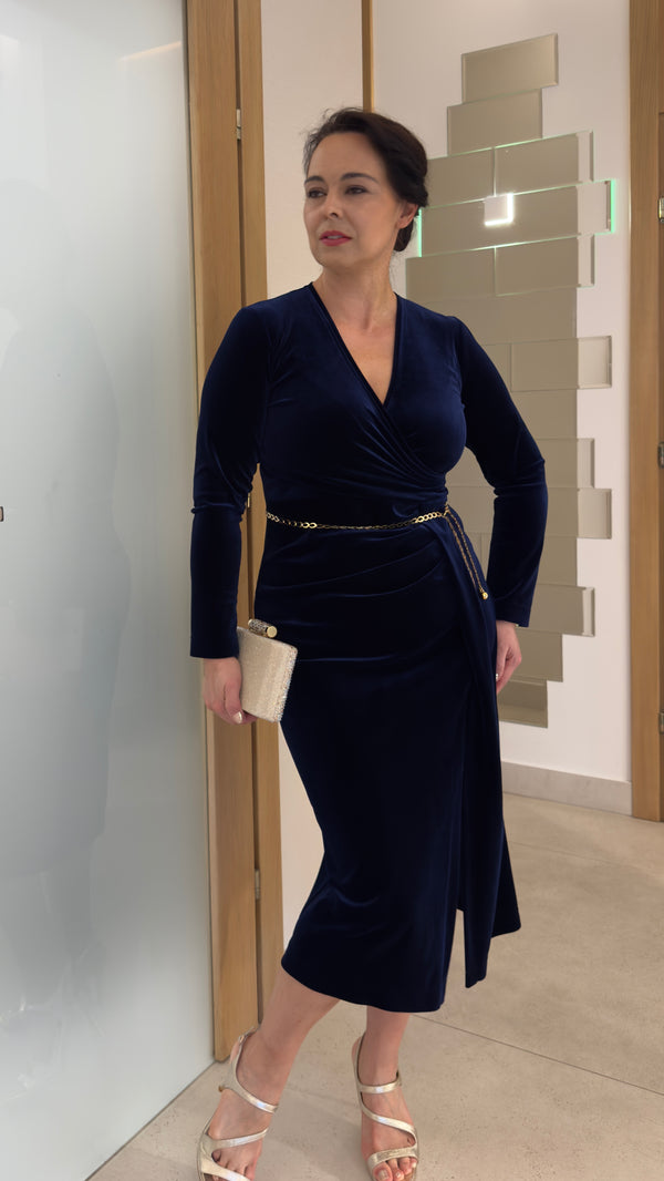 Granatowa sukienka z weluru