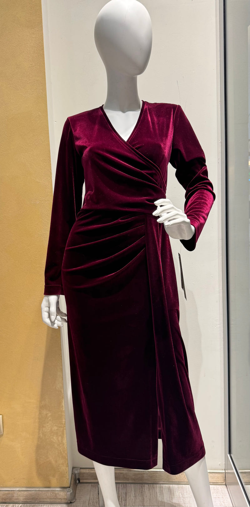 Welurowy "cukiereczk"w kolorze wina